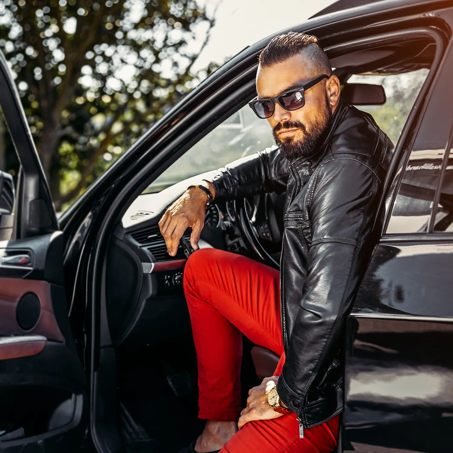 Retrato de marca personal con un carro de lujo en Los Ángeles — MayerPix Photography