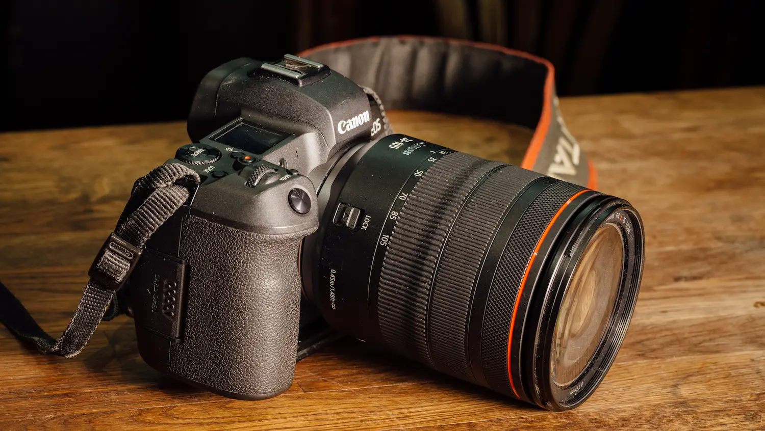 Cámara Canon R5C y lentes RF: equipo fotográfico profesional