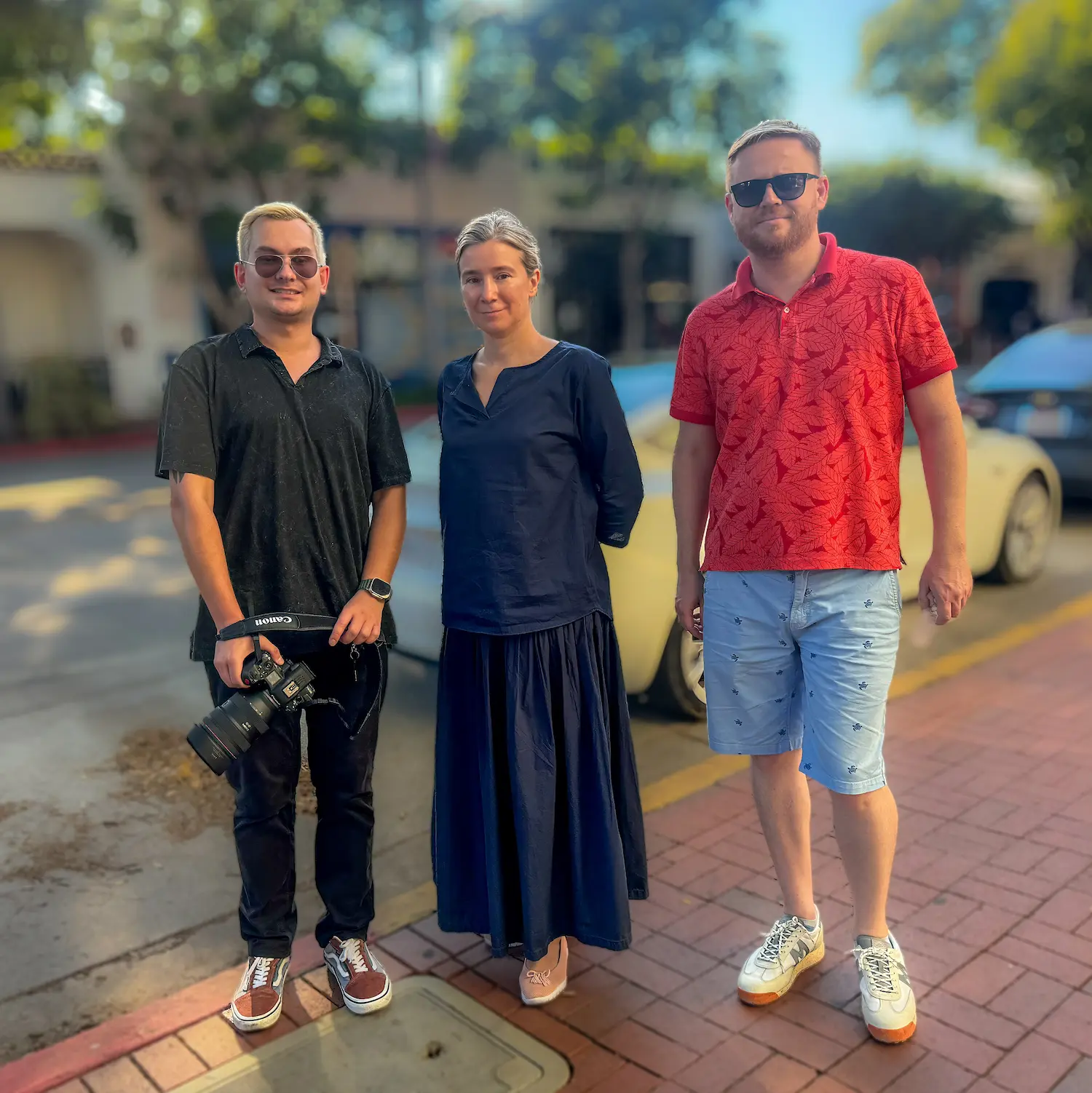 Peter Mayer con clientes durante una sesión de fotos en Los Ángeles